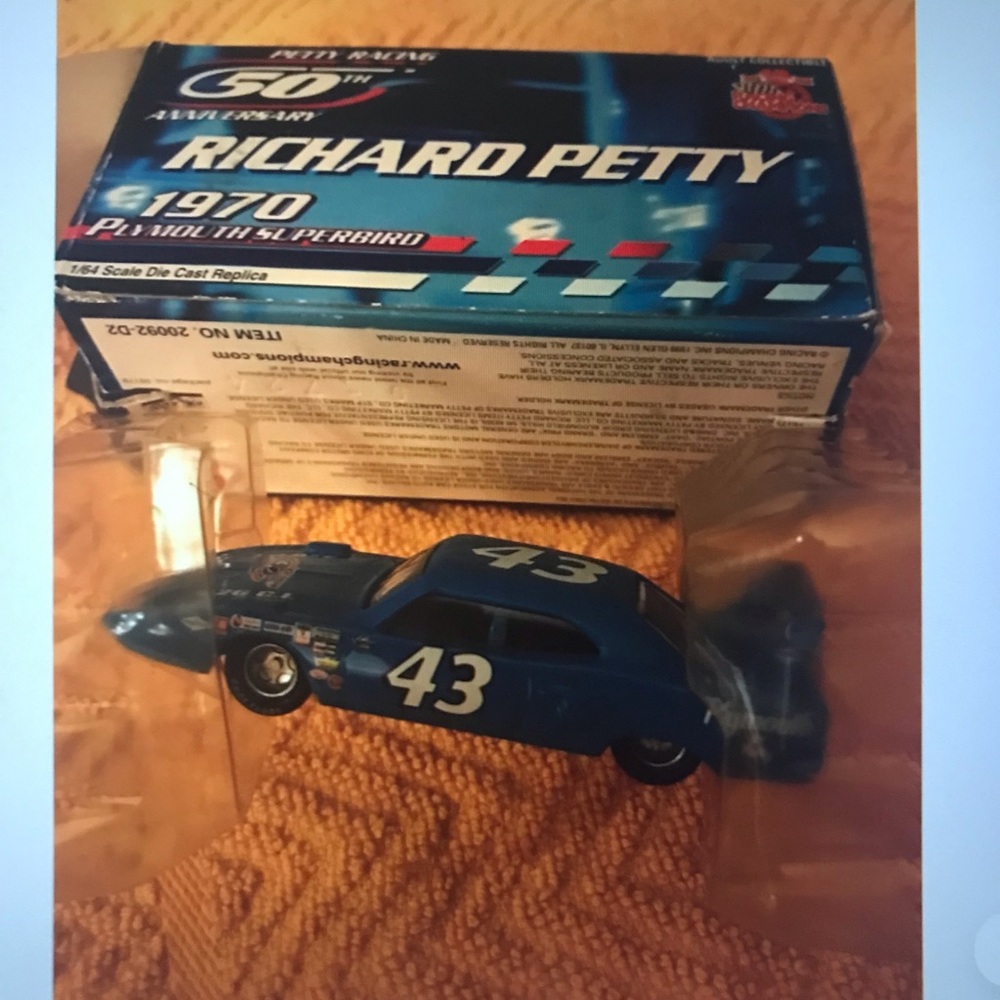1970 richard petty  #43 Plymouth Superbird Die-Cast Toy Racing car